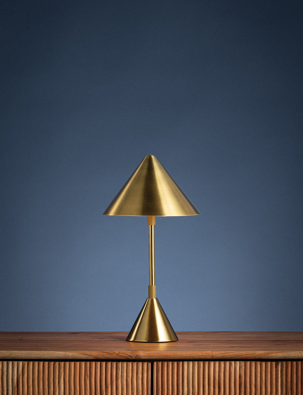 Brasseur Cordless Table Lamp - Cordless Rechargeable Lamp Light in a room