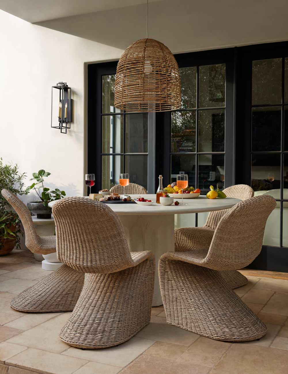 Beehive Pendant Light - Modern Ceiling Pendant Light for Dining Rooms in a room