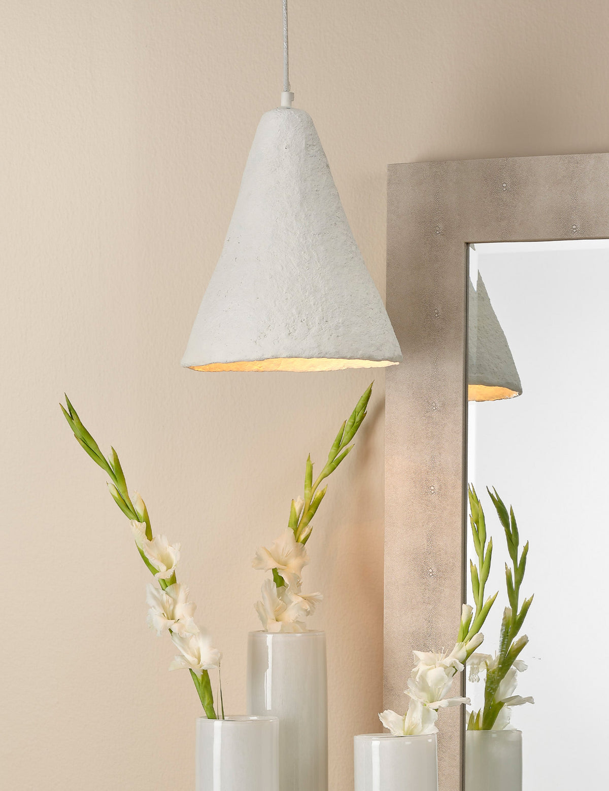 Edvard Pendant Light - Modern Ceiling Pendant Light for Dining Rooms in a room