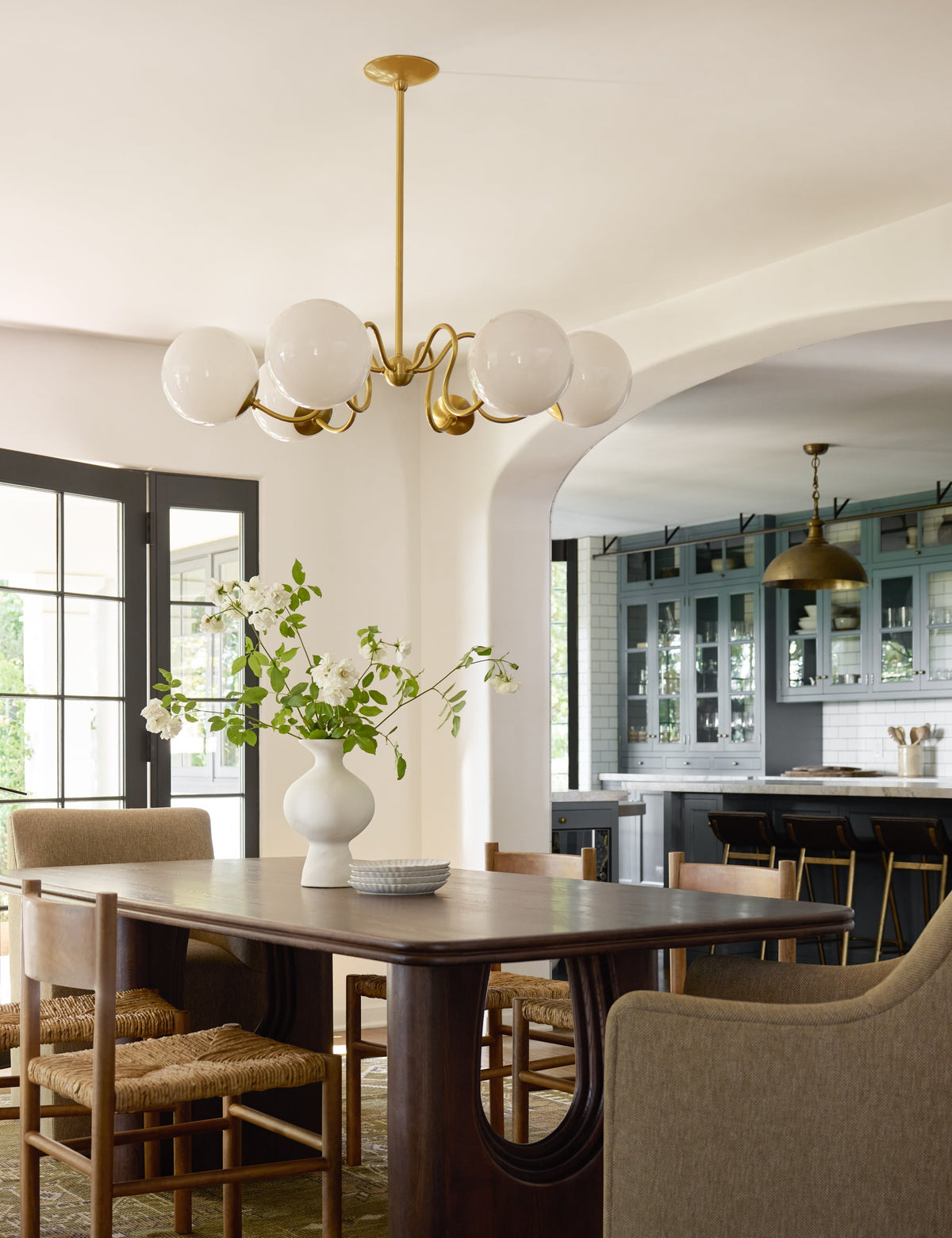 Julius Chandelier - Dining Room Chandelier Fixture for Dining Rooms in a room