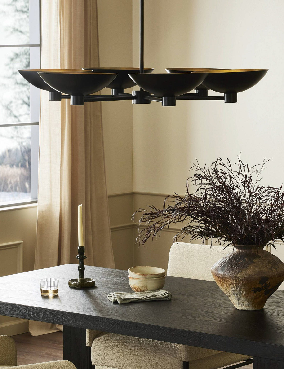 Senta Chandelier - Dining Room Chandelier Fixture for Dining Rooms in a room