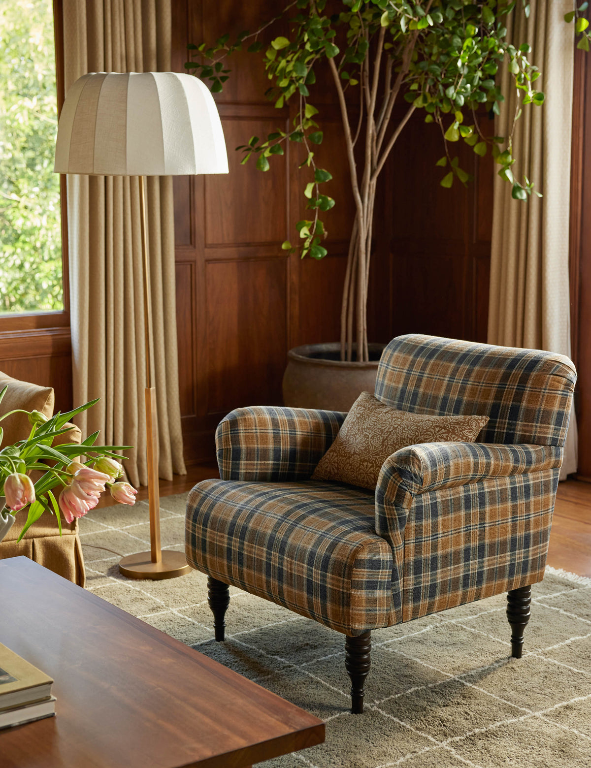 Ebele Floor Lamp - Living Room Floor Lamp for Living Rooms Light in a room