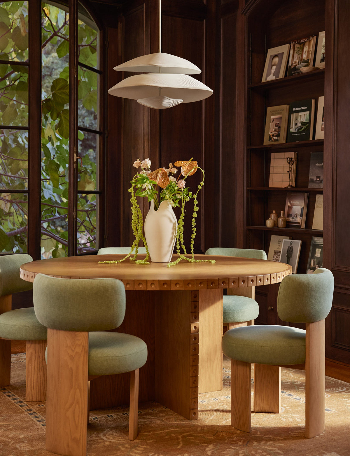Souza Pendant Light - Modern Ceiling Pendant Light for Dining Rooms in a room