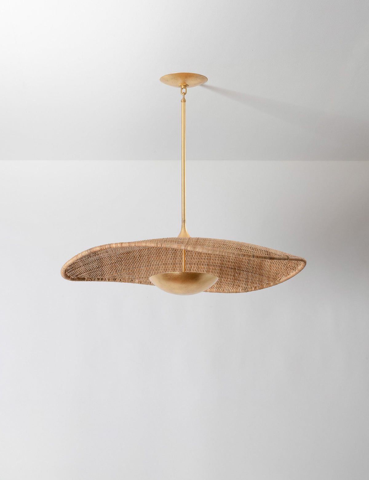 Ang Pendant Light - Modern Ceiling Pendant Light for Dining Rooms in a room