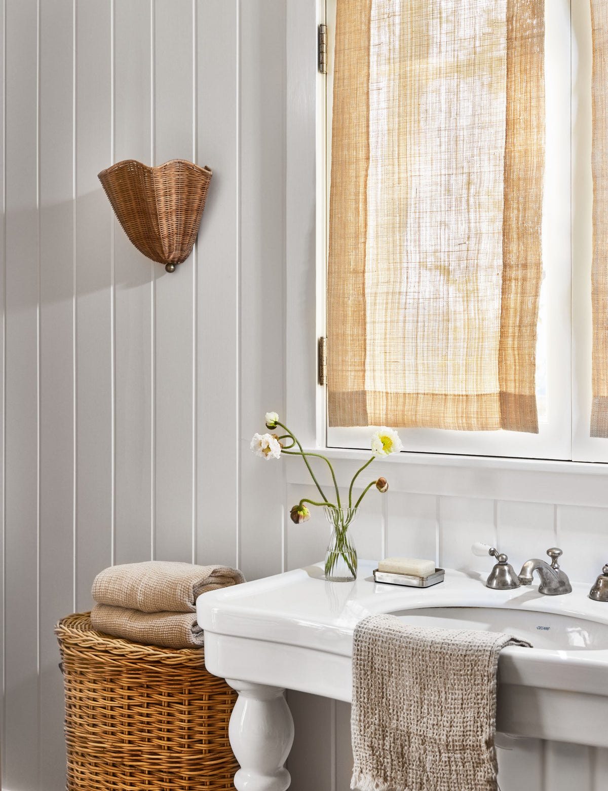 Oda Sconce - Wall Sconce Lighting for Bedrooms Modern Wall Light in a room