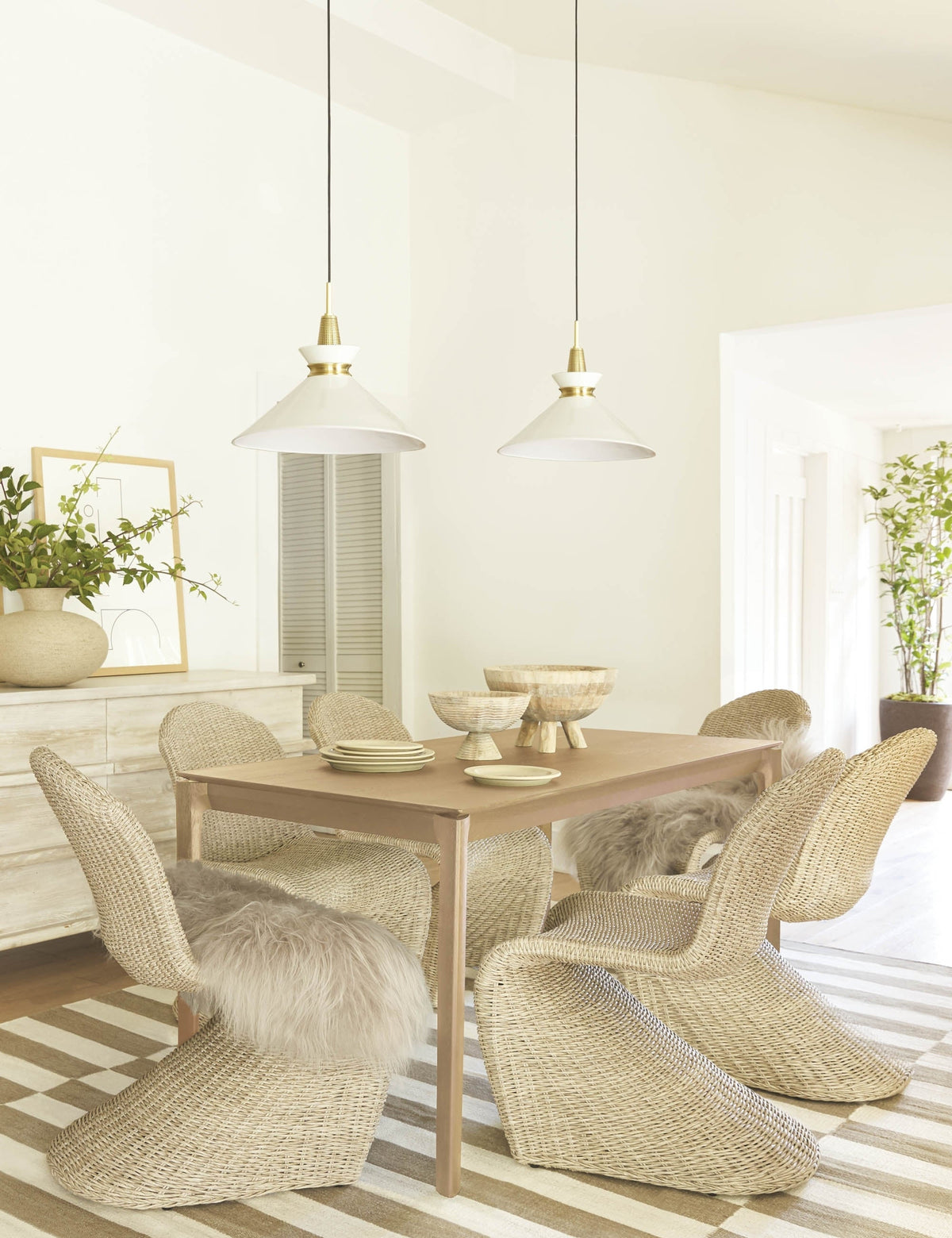Kloe Pendant Light - Modern Ceiling Pendant Light for Dining Rooms in a room